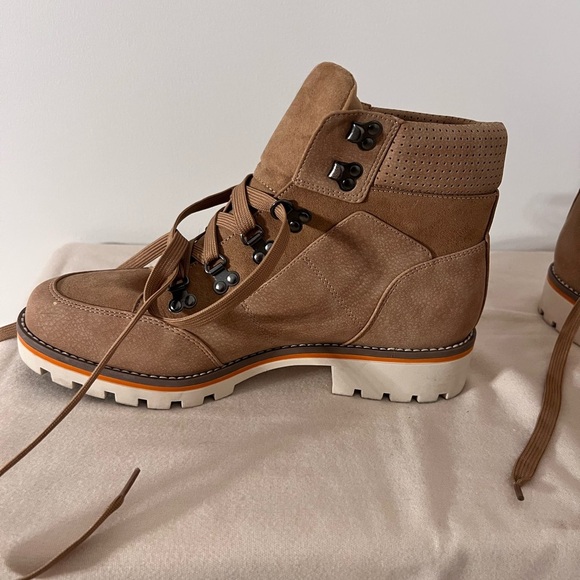 GIFT READY Taupe Suede Hiker Combat Boot Lug Sole Size US 10 - Picture 4 of 8